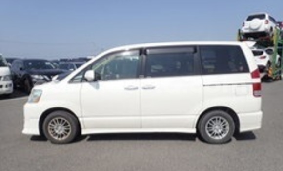 Acheter Occasion Voiture Toyota Noah Blanc à Beitbridge, Matabeleland South Acheter Occasion Voiture Toyota Noah Blanc à Beitbridge, Matabeleland South