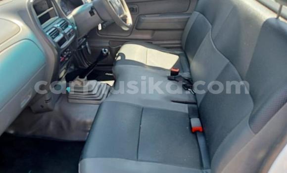 Acheter Occasion Voiture Nissan NP 300 Blanc à Beitbridge, Matabeleland South Acheter Occasion Voiture Nissan NP 300 Blanc à Beitbridge, Matabeleland South