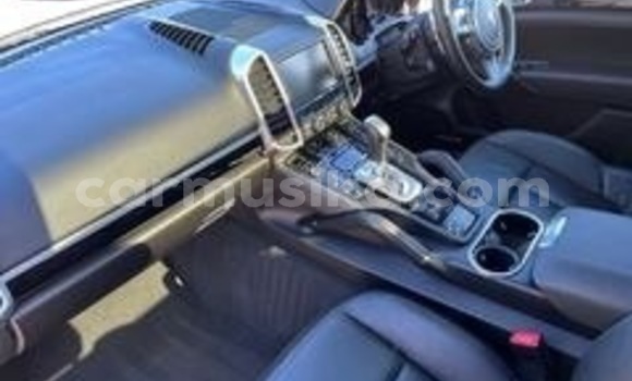 Buy Used Porsche Cayenne White Car in Beitbridge in Matabeleland South Buy Used Porsche Cayenne White Car in Beitbridge in Matabeleland South