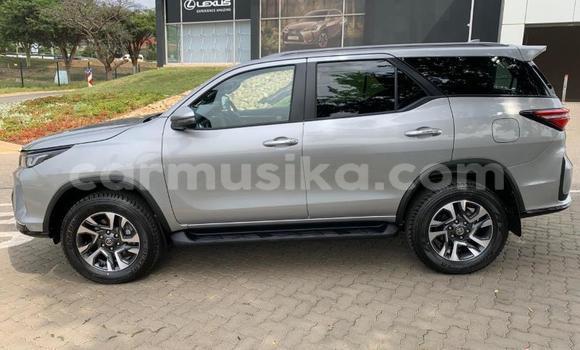 Acheter Occasion Voiture Toyota Fortuner Beige à Beitbridge, Matabeleland South Acheter Occasion Voiture Toyota Fortuner Beige à Beitbridge, Matabeleland South