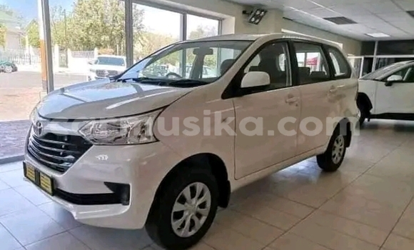 Buy Used Toyota Avanza White Car in Beitbridge in Matabeleland South