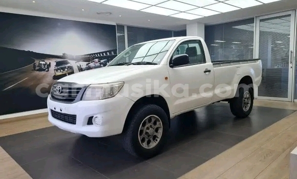 Buy Used Toyota Hilux White Car in Beitbridge in Matabeleland South Buy Used Toyota Hilux White Car in Beitbridge in Matabeleland South