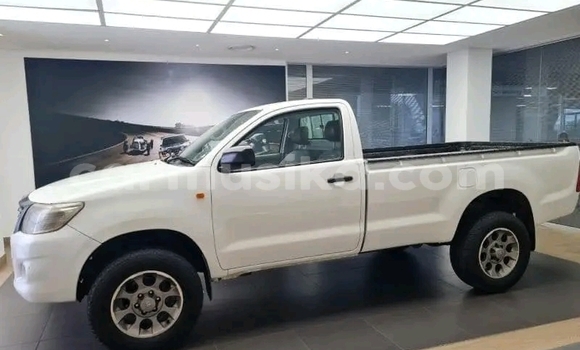 Buy Used Toyota Hilux White Car in Beitbridge in Matabeleland South Buy Used Toyota Hilux White Car in Beitbridge in Matabeleland South