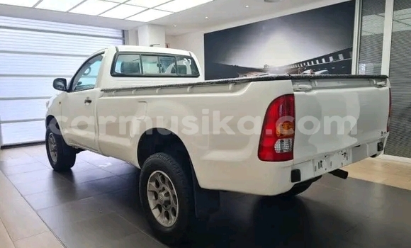 Buy Used Toyota Hilux White Car in Beitbridge in Matabeleland South Buy Used Toyota Hilux White Car in Beitbridge in Matabeleland South