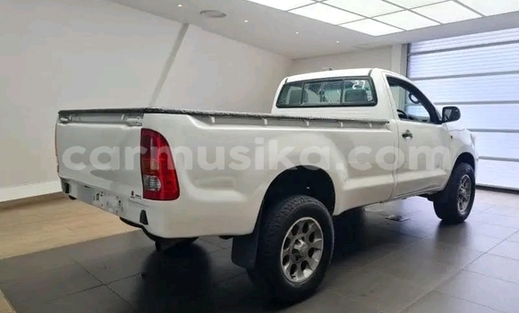 Buy Used Toyota Hilux White Car in Beitbridge in Matabeleland South Buy Used Toyota Hilux White Car in Beitbridge in Matabeleland South