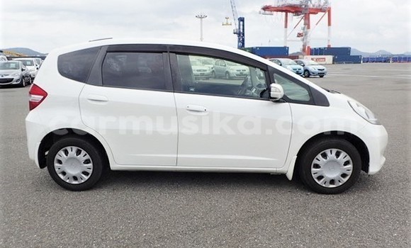 Buy Used Honda Fit White Car in Beitbridge in Matabeleland South Buy Used Honda Fit White Car in Beitbridge in Matabeleland South