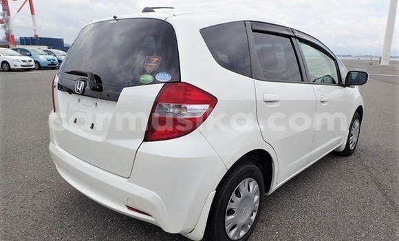 Buy Used Honda Fit White Car in Beitbridge in Matabeleland South Buy Used Honda Fit White Car in Beitbridge in Matabeleland South