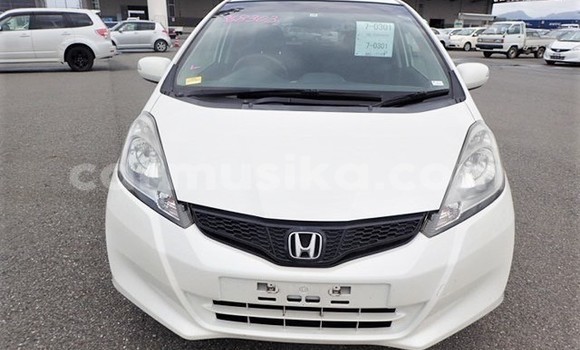 Buy Used Honda Fit White Car in Beitbridge in Matabeleland South Buy Used Honda Fit White Car in Beitbridge in Matabeleland South