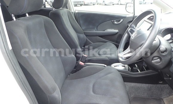 Buy Used Honda Fit White Car in Beitbridge in Matabeleland South Buy Used Honda Fit White Car in Beitbridge in Matabeleland South