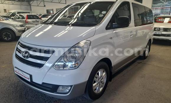 Buy Used Hyundai H1 White Car in Beitbridge in Matabeleland South