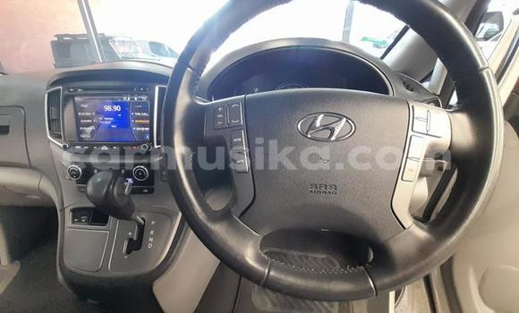 Buy Used Hyundai H1 White Car in Beitbridge in Matabeleland South Buy Used Hyundai H1 White Car in Beitbridge in Matabeleland South