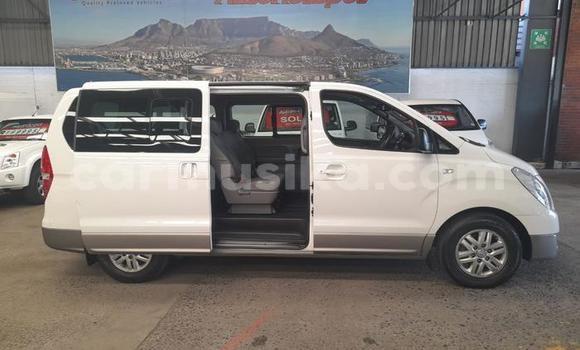 Buy Used Hyundai H1 White Car in Beitbridge in Matabeleland South Buy Used Hyundai H1 White Car in Beitbridge in Matabeleland South