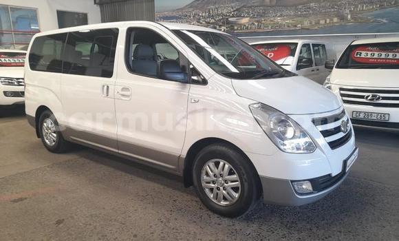 Buy Used Hyundai H1 White Car in Beitbridge in Matabeleland South Buy Used Hyundai H1 White Car in Beitbridge in Matabeleland South