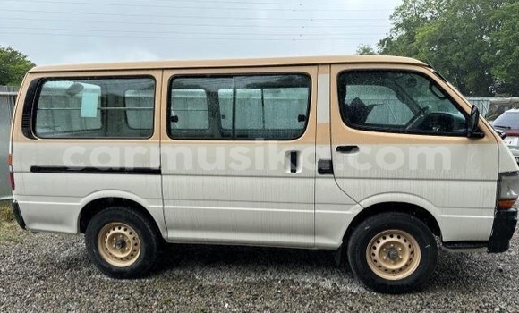 Buy Used Toyota Hiace White Car in Beitbridge in Matabeleland South Buy Used Toyota Hiace White Car in Beitbridge in Matabeleland South