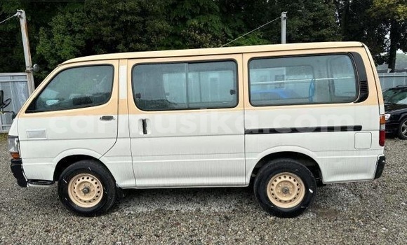 Buy Used Toyota Hiace White Car in Beitbridge in Matabeleland South Buy Used Toyota Hiace White Car in Beitbridge in Matabeleland South
