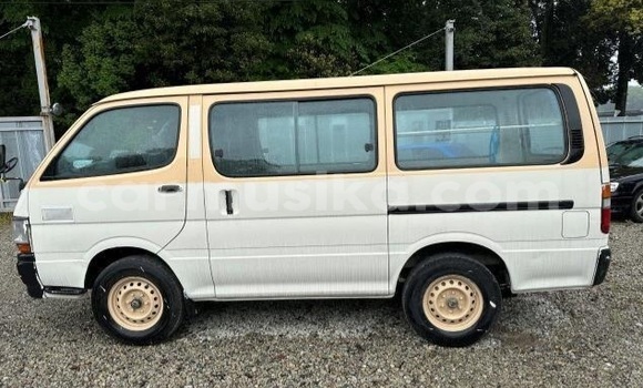 Buy Used Toyota Hiace White Car in Beitbridge in Matabeleland South Buy Used Toyota Hiace White Car in Beitbridge in Matabeleland South