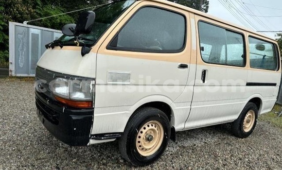 Buy Used Toyota Hiace White Car in Beitbridge in Matabeleland South Buy Used Toyota Hiace White Car in Beitbridge in Matabeleland South