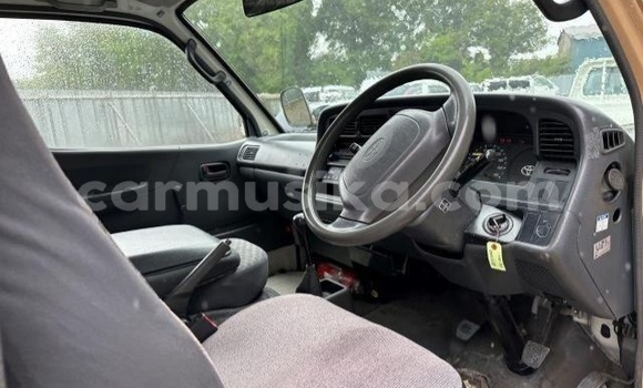 Buy Used Toyota Hiace White Car in Beitbridge in Matabeleland South Buy Used Toyota Hiace White Car in Beitbridge in Matabeleland South