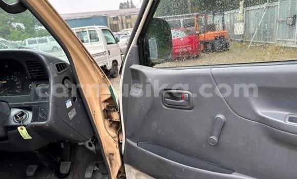 Buy Used Toyota Hiace White Car in Beitbridge in Matabeleland South Buy Used Toyota Hiace White Car in Beitbridge in Matabeleland South