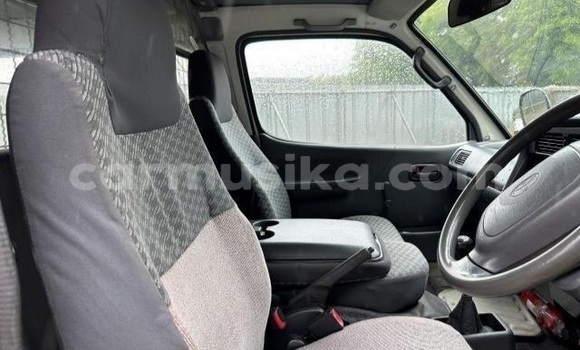 Buy Used Toyota Hiace White Car in Beitbridge in Matabeleland South Buy Used Toyota Hiace White Car in Beitbridge in Matabeleland South