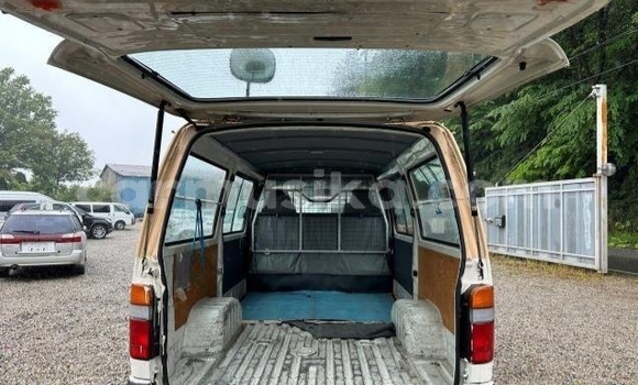 Buy Used Toyota Hiace White Car in Beitbridge in Matabeleland South Buy Used Toyota Hiace White Car in Beitbridge in Matabeleland South