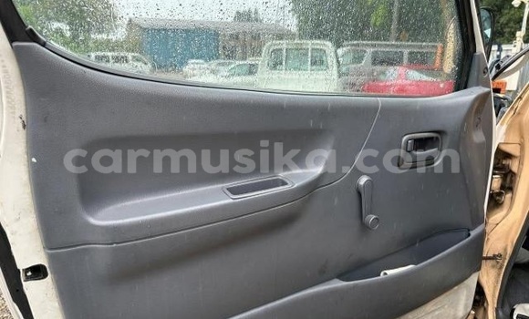 Buy Used Toyota Hiace White Car in Beitbridge in Matabeleland South Buy Used Toyota Hiace White Car in Beitbridge in Matabeleland South