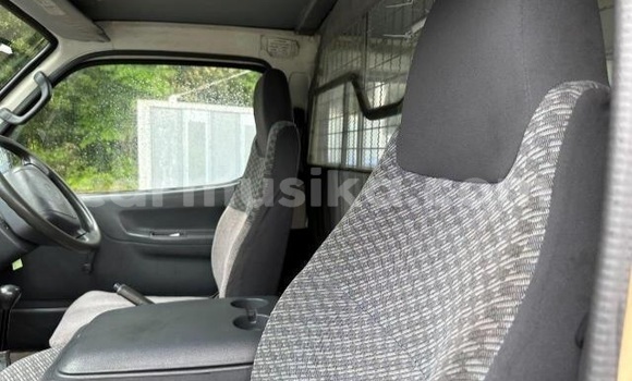 Buy Used Toyota Hiace White Car in Beitbridge in Matabeleland South Buy Used Toyota Hiace White Car in Beitbridge in Matabeleland South