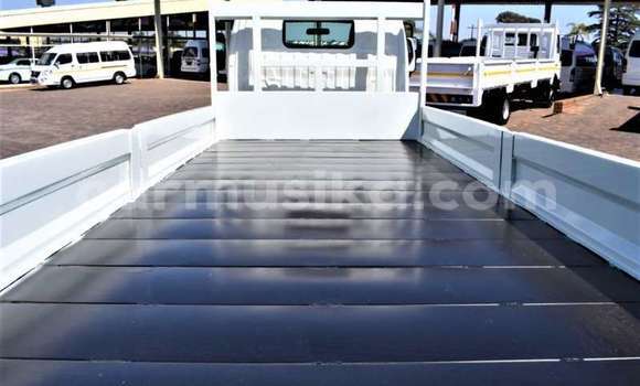 Acheter Occasion Utilitaire Toyota Dyna Blanc à Beitbridge, Matabeleland South Acheter Occasion Utilitaire Toyota Dyna Blanc à Beitbridge, Matabeleland South