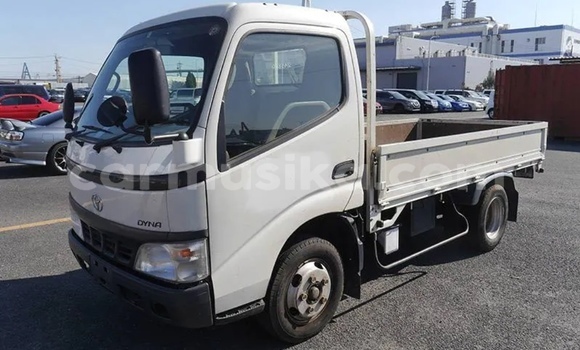 Nunua Ilio tumika Toyota Dyna Nyeupe Lori ndani ya Beitbridge nchini Matabeleland Kusini