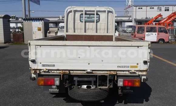 Nunua Ilio tumika Toyota Dyna Nyeupe Lori ndani ya Beitbridge nchini Matabeleland Kusini Nunua Ilio tumika Toyota Dyna Nyeupe Lori ndani ya Beitbridge nchini Matabeleland Kusini