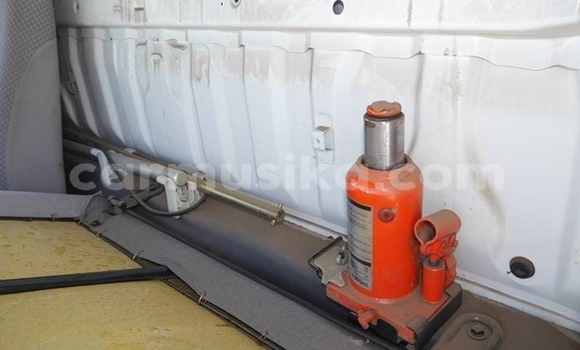 Nunua Ilio tumika Toyota Dyna Nyeupe Lori ndani ya Beitbridge nchini Matabeleland Kusini Nunua Ilio tumika Toyota Dyna Nyeupe Lori ndani ya Beitbridge nchini Matabeleland Kusini