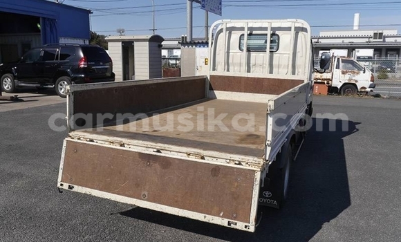 Nunua Ilio tumika Toyota Dyna Nyeupe Lori ndani ya Beitbridge nchini Matabeleland Kusini Nunua Ilio tumika Toyota Dyna Nyeupe Lori ndani ya Beitbridge nchini Matabeleland Kusini