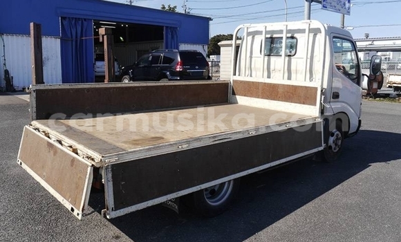 Nunua Ilio tumika Toyota Dyna Nyeupe Lori ndani ya Beitbridge nchini Matabeleland Kusini Nunua Ilio tumika Toyota Dyna Nyeupe Lori ndani ya Beitbridge nchini Matabeleland Kusini