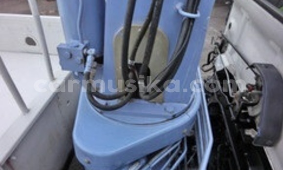 Acheter Occasion Utilitaire Hino 300 Blanc à Beitbridge, Matabeleland South Acheter Occasion Utilitaire Hino 300 Blanc à Beitbridge, Matabeleland South