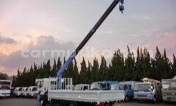 Acheter Occasion Utilitaire Hino 300 Blanc à Beitbridge, Matabeleland South Acheter Occasion Utilitaire Hino 300 Blanc à Beitbridge, Matabeleland South