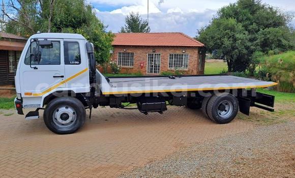 Nunua Ilio tumika Nissan UD Nyingine Lori ndani ya Beitbridge nchini Matabeleland Kusini Nunua Ilio tumika Nissan UD Nyingine Lori ndani ya Beitbridge nchini Matabeleland Kusini