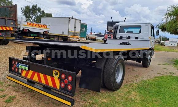 Nunua Ilio tumika Nissan UD Nyingine Lori ndani ya Beitbridge nchini Matabeleland Kusini Nunua Ilio tumika Nissan UD Nyingine Lori ndani ya Beitbridge nchini Matabeleland Kusini