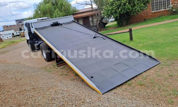 Nunua Ilio tumika Nissan UD Nyingine Lori ndani ya Beitbridge nchini Matabeleland Kusini Nunua Ilio tumika Nissan UD Nyingine Lori ndani ya Beitbridge nchini Matabeleland Kusini