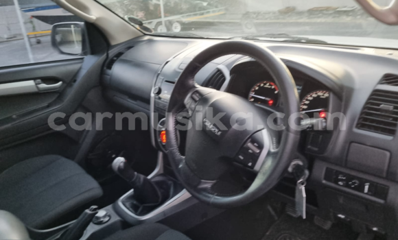 Buy Used Isuzu KB White Car in Beitbridge in Matabeleland South Buy Used Isuzu KB White Car in Beitbridge in Matabeleland South