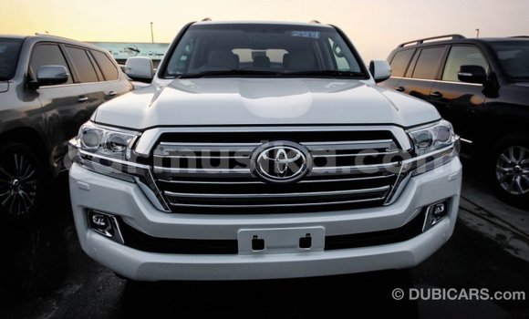 Tenga Imported Toyota Land Cruiser Chena Mota in Import - Dubai in Harare Tenga Imported Toyota Land Cruiser Chena Mota in Import - Dubai in Harare