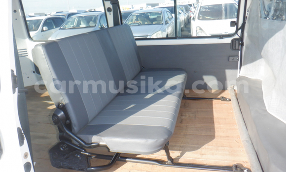 Acheter Occasion Voiture Mazda Bongo Blanc à Beitbridge, Matabeleland South Acheter Occasion Voiture Mazda Bongo Blanc à Beitbridge, Matabeleland South