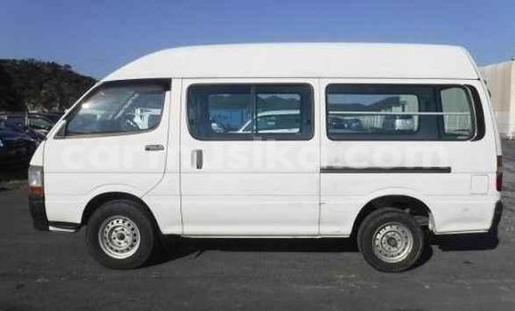 Nunua Ilio tumika Toyota Hiace Nyeupe Gari ndani ya Beitbridge nchini Matabeleland Kusini Nunua Ilio tumika Toyota Hiace Nyeupe Gari ndani ya Beitbridge nchini Matabeleland Kusini