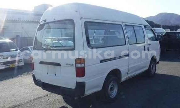 Nunua Ilio tumika Toyota Hiace Nyeupe Gari ndani ya Beitbridge nchini Matabeleland Kusini Nunua Ilio tumika Toyota Hiace Nyeupe Gari ndani ya Beitbridge nchini Matabeleland Kusini