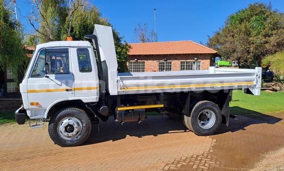Buy Used Nissan UD White Truck in Beitbridge in Matabeleland South Buy Used Nissan UD White Truck in Beitbridge in Matabeleland South