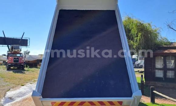 Buy Used Nissan UD White Truck in Beitbridge in Matabeleland South Buy Used Nissan UD White Truck in Beitbridge in Matabeleland South