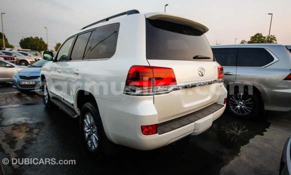 Tenga Imported Toyota Land Cruiser Chena Mota in Import - Dubai in Harare Tenga Imported Toyota Land Cruiser Chena Mota in Import - Dubai in Harare