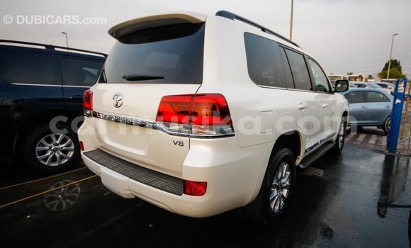 Tenga Imported Toyota Land Cruiser Chena Mota in Import - Dubai in Harare Tenga Imported Toyota Land Cruiser Chena Mota in Import - Dubai in Harare