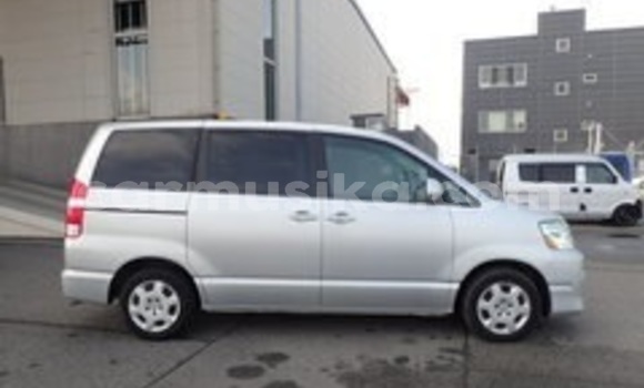 Nunua Ilio tumika Toyota Noah Fedha Gari ndani ya Beitbridge nchini Matabeleland Kusini Nunua Ilio tumika Toyota Noah Fedha Gari ndani ya Beitbridge nchini Matabeleland Kusini