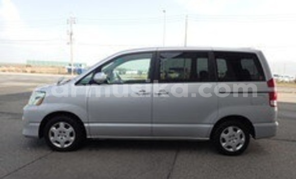 Nunua Ilio tumika Toyota Noah Fedha Gari ndani ya Beitbridge nchini Matabeleland Kusini Nunua Ilio tumika Toyota Noah Fedha Gari ndani ya Beitbridge nchini Matabeleland Kusini