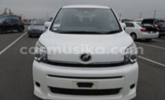 Nunua Ilio tumika Toyota Voxy Nyeupe Gari ndani ya Beitbridge nchini Matabeleland Kusini